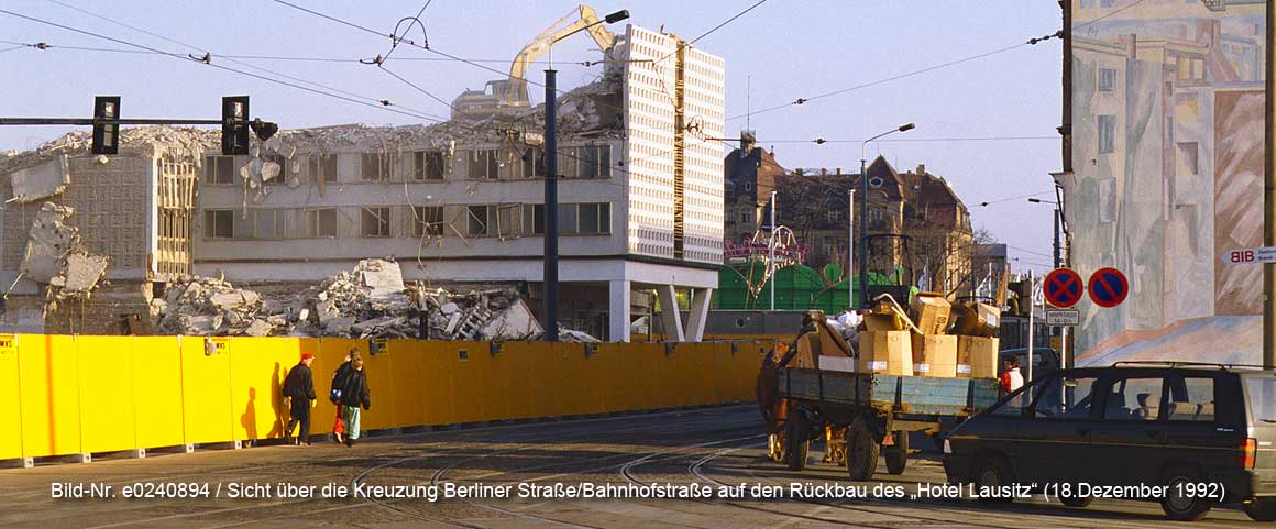 Abriss Hotel Lausitz in Cottbus im Dezember 1992