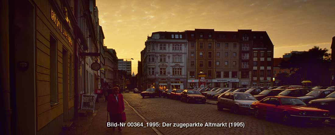 Der zugeparkte Cottbuser Altmarkt im Herbst 1995