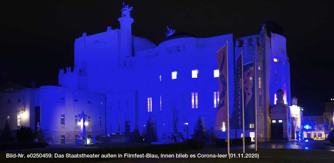Staatstheater Cottbus: Außen Filmfest-blau, innen Corona-leer (21.11.2020)