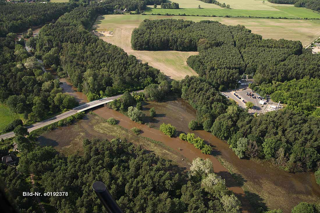 Hochwasser an der Saspower Brücke in Cottbus-Nord im Juni 2013