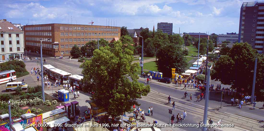 Stadtfest im Juni 1996 auf dem Berliner Platz mit Blickrichtung Stadtpromenade