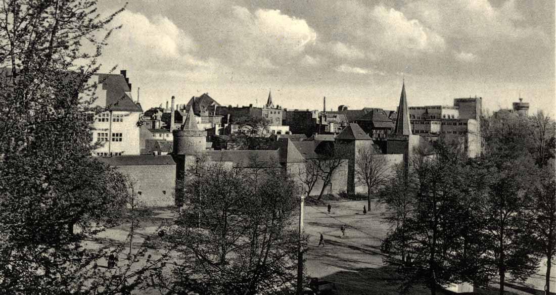 Ansicht der Stadtmauer in der Stadtpromenade von einer alten Postkarte von 1932